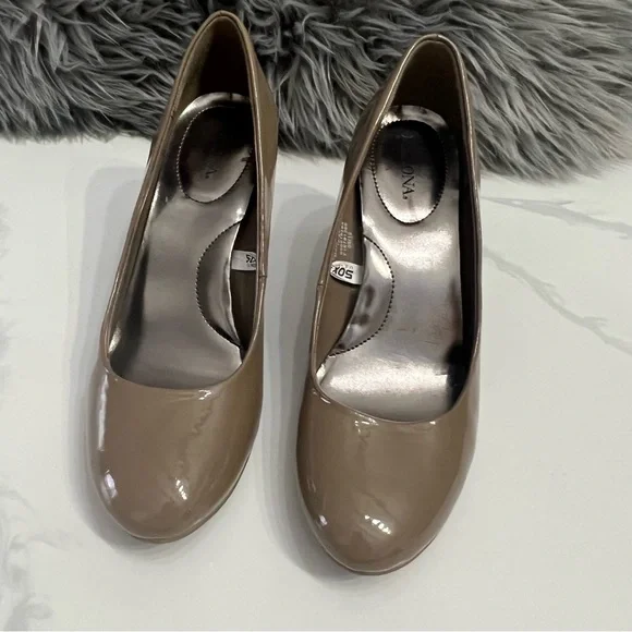 MERONA nude round toe 3in heels size 8 - Picture 2 of 8